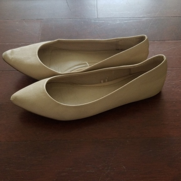 Nude flat - Picture 2 of 5